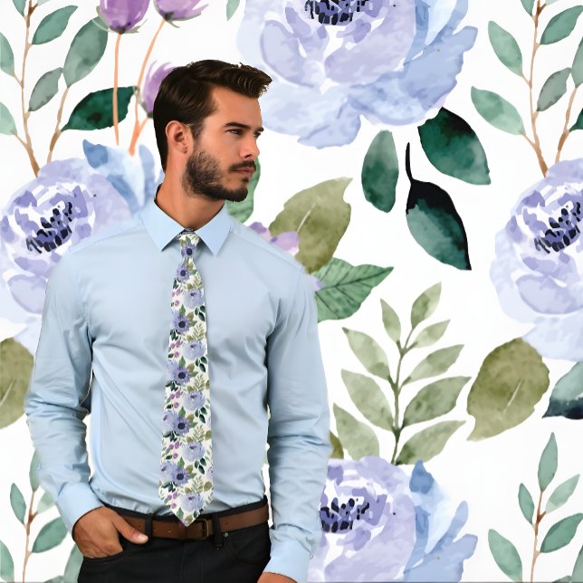 Lila Watercolor Blommönster on White, Bröllop Slips (Man wearing Purple Watercolor Floral Pattern on White, Wedding Neck Tie. Background matches tie.)