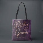 Lila Watercolor Ro Guld Mor i Groom Tygkasse<br><div class="desc">Mörk Lila Watercolor & Ro Guld Faux Foil Lettering Perfekt for Fall or Winter Wedding Monogram Mor i Groom tote bags med trendig Hand Lettered Script font! ~ Kolla min butik för att se hela samlingen i bröllop med den här designen!</div>