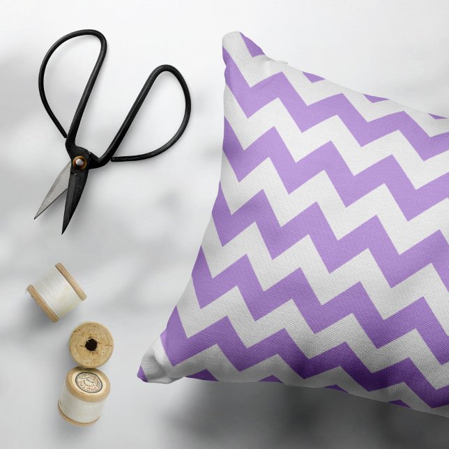 Lila Zigzag, Lila Chevron, Geometric Mönster Prydnadskudde (Skapare uppladdad)