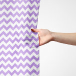 Lila Zigzag, Lila Chevron, Geometric Mönster Sjal<br><div class="desc">Elegant,  snyggt och sofistikerad zigzag (chevron) mönster i lila och vitt färg. Modern gåva och trendig,  perfekt för Zigzag älskare i livet.</div>