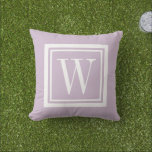 Lilac Lila och White Classic Square Monogram Kudde<br><div class="desc">Utforma din egen anpassningsbar dekorativ kudde i vilken kombination som helst av färg för att perfekt samordna med din hemdekoder i vilket rum som helst! Använda verktyg om du vill ändra färg och färg på kvadraten i gräns eller lägga till en egen text som innehåller namn, initialer eller annan speciell...</div>