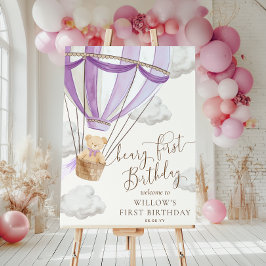 Lilac Nalle Beary First Birthday Välkomstskylt Poster