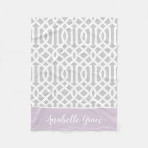 Lilac och Grått Trellis Monogram   Redigerbar Färg Fleecefilt