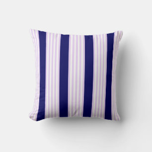 Lilac och vit rand mönster med marinblå marinblå m kudde