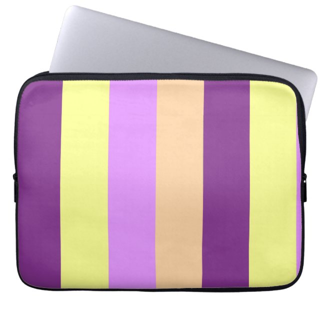 Lilac Pasture Laptop sleeve (Framsidan)