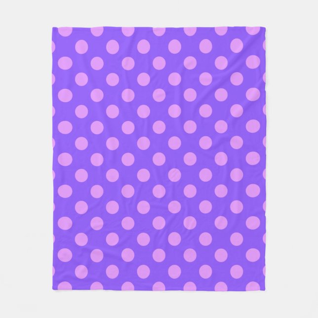 Lilac polka dots på periwinkle fleecefilt (Framsidan)