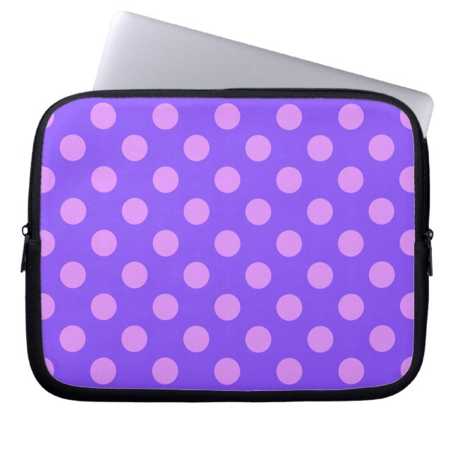 Lilac polka dots på periwinkle laptop fodral (Framsidan)
