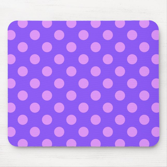 Lilac polka dots på periwinkle musmatta (Framsidan)