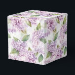 Lilac Print Födelsedagspresentlåda Presentaskar<br><div class="desc">Presentlådan visas med ett lila blommönster. 
Anpassa denna vara eller köp som den är.
Tips: Lägg bara till dina fantastiska godsaker och lägg till lite festlig band.



Bilder med licens</div>