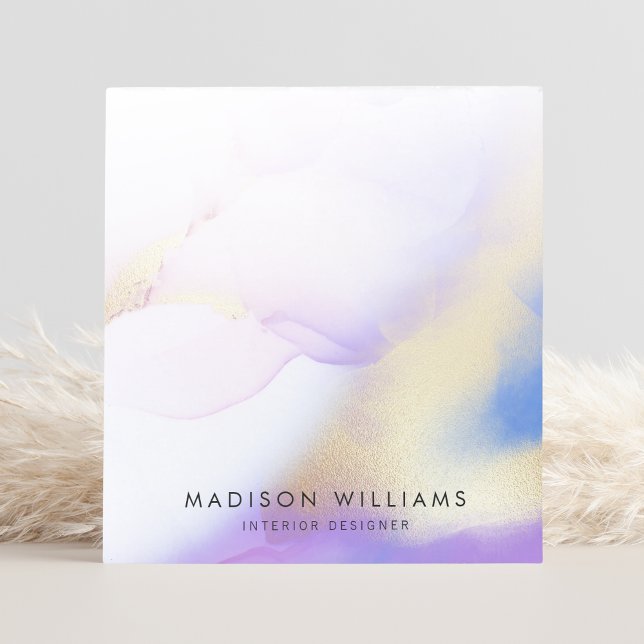 Lilac Watercolor Guld Abstrakt Personlig Namn Anteckningsblock (This notepad has a lovely lilac watercolor design with gold accents and your name on it.)