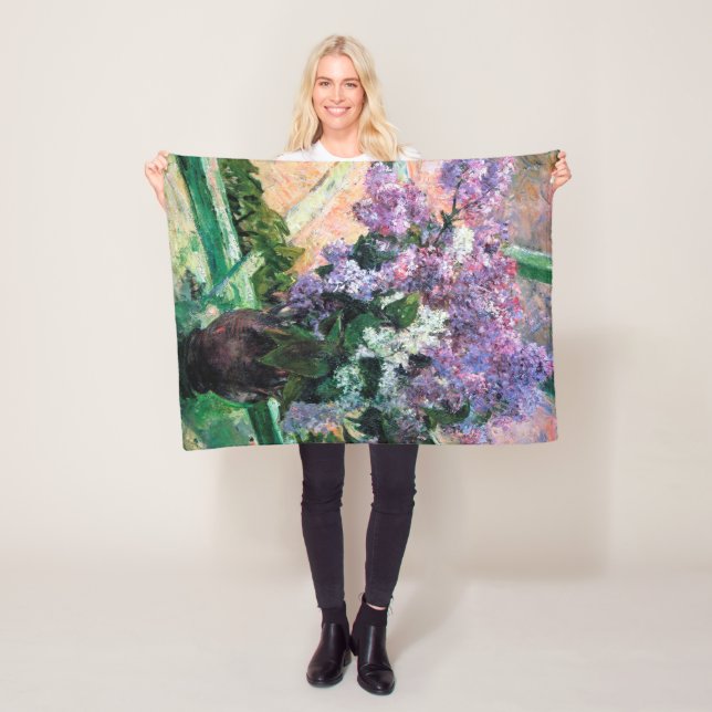 Lilacs in a Window, Mary Cassatt Fleecefilt (På plats)