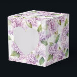 Lilacs Skriv ut Party Treat Box Presentaskar<br><div class="desc">Parti-rutan visas med en blommigt i liladen. Anpassa det här objektet eller köp som det är. Tips! Lägg till dina underbara behandlingar och lägg till lite festligt band. Licensierad bild</div>