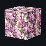 Lilacs Skriv ut Party Treat Box Presentaskar<br><div class="desc">Parti-rutan visas med en blommigt i liladen. Anpassa det här objektet eller köp som det är. Tips! Lägg till dina underbara behandlingar och lägg till lite festligt band. Licensierad bild</div>