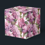 Lilacs Skriv ut Party Treat Box Presentaskar<br><div class="desc">Parti-rutan visas med en blommigt i liladen. Anpassa det här objektet eller köp som det är. Tips! Lägg till dina underbara behandlingar och lägg till lite festligt band. Licensierad bild</div>