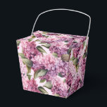 Lilacs Skriv ut Party Treat Box Presentaskar<br><div class="desc">Parti-rutan visas med en blommigt i liladen. Anpassa det här objektet eller köp som det är. Tips! Lägg till dina underbara behandlingar och lägg till lite festligt band. Licensierad bild</div>