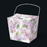 Lilacs Skriv ut Party Treat Box Presentaskar<br><div class="desc">Parti-rutan visas med en blommigt i liladen. Anpassa det här objektet eller köp som det är. Tips! Lägg till dina underbara behandlingar och lägg till lite festligt band. Licensierad bild</div>