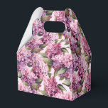 Lilacs Skriv ut Party Treat Box Presentaskar<br><div class="desc">Parti-rutan visas med en blommigt i liladen. Anpassa det här objektet eller köp som det är. Tips! Lägg till dina underbara behandlingar och lägg till lite festligt band. Licensierad bild</div>