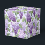 Lilacs Skriv ut Party Treat Box Presentaskar<br><div class="desc">Parti-rutan visas med en blommigt i liladen. Anpassa det här objektet eller köp som det är. Tips! Lägg till dina underbara behandlingar och lägg till lite festligt band. Licensierad bild</div>