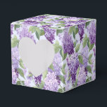 Lilacs Skriv ut Party Treat Box Presentaskar<br><div class="desc">Parti-rutan visas med en blommigt i liladen. Anpassa det här objektet eller köp som det är. Tips! Lägg till dina underbara behandlingar och lägg till lite festligt band. Licensierad bild</div>
