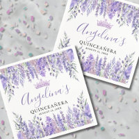 Lilafärgad Quinceanera med lavendelblommor