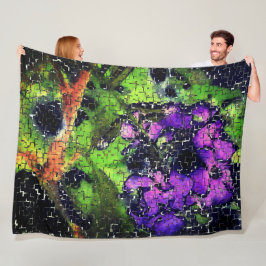 Lilakblomma och löv åldras i kardad mosaik fleecefilt