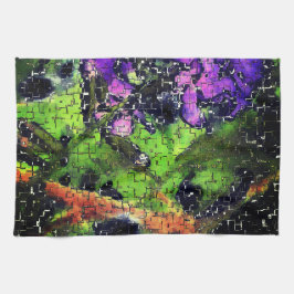 Lilakblomma och löv åldras i kardad mosaik kökshandduk