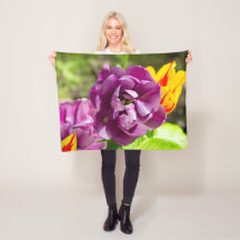 Lilaktuliper på en solig dag