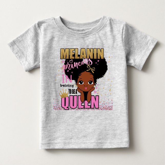 Lilibet Mode - Melanin Princess Training Queen T Shirt (Framsida)