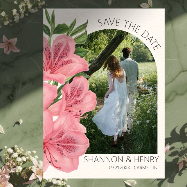 Lilja Rosa Blommig Modern Bröllopsinbjudan Save th Inbjudningar (Invite guests to your big day with this Pink Lily Floral Modern Wedding Save the Date!)