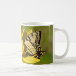 Liljaälskare - fjäril på Daylilies Kaffemugg