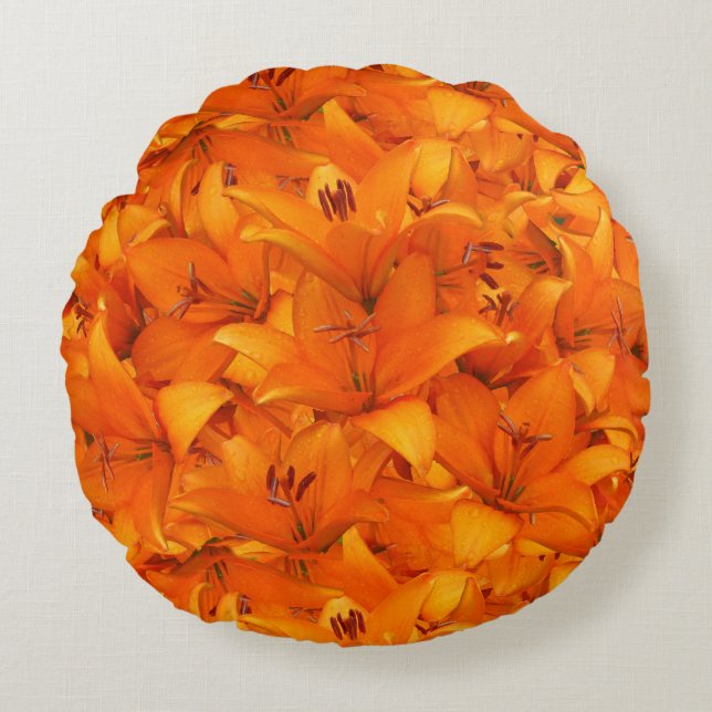 Liljar för trädgård för blommafotoorange rund kudde (Framsidan)
