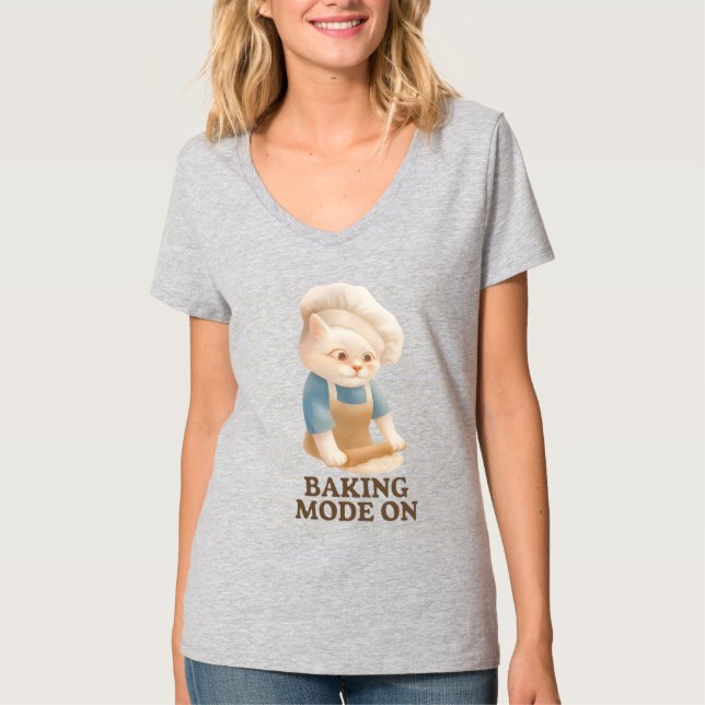 Lilla Baker-katt: Mysig morgon knådning konst T Shirt (Framsida)