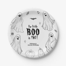 Lilla Boo Fyller Två Halloween 2-års Födelsedag