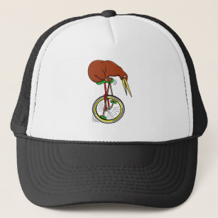 Lilla brun kiwi på en röd cykel keps