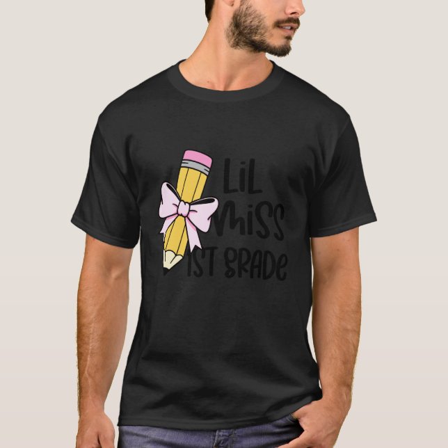 Lilla Fröken Första Klassens Bågpenna Tillbaka Til T Shirt (Framsida)