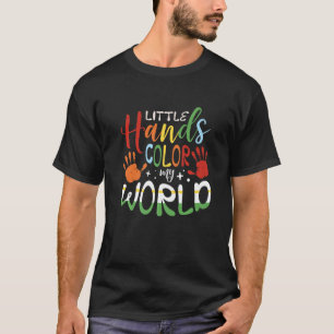 Lilla Händer Färg min världsskötare för en pediat T Shirt
