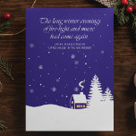 Lilla huset på Prairie Winter Quote-julen Helgkort<br><div class="desc">"De långa vinterkvällarna av ljus och musik hade kom igen." För mig är linjen från Laura Ingalls Wilders "Little House on the Prairie" ett uttryck för julsäsongens mysiga njutning. Jag älskade att skapa denna snöillustration som visade vad jag visualiserade. Insidan av kortet har en hälsning och din namnteckning. Båda kan...</div>