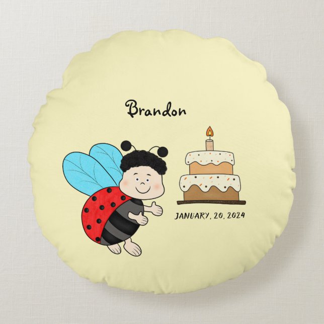 Lilla ladybuggpojke med tårta rund kudde (Framsidan)