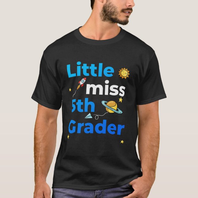 Lilla miss 5th Grader First Day andra Klass T Shirt (Framsida)