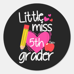 Lilla miss 5th Klass Första dagen av Hej Femte gen Runt Klistermärke