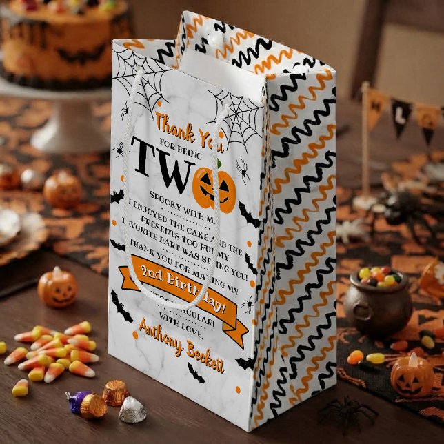 Lilla pumpa fyller två Halloween 2-års födelsedag (Skapare uppladdad)