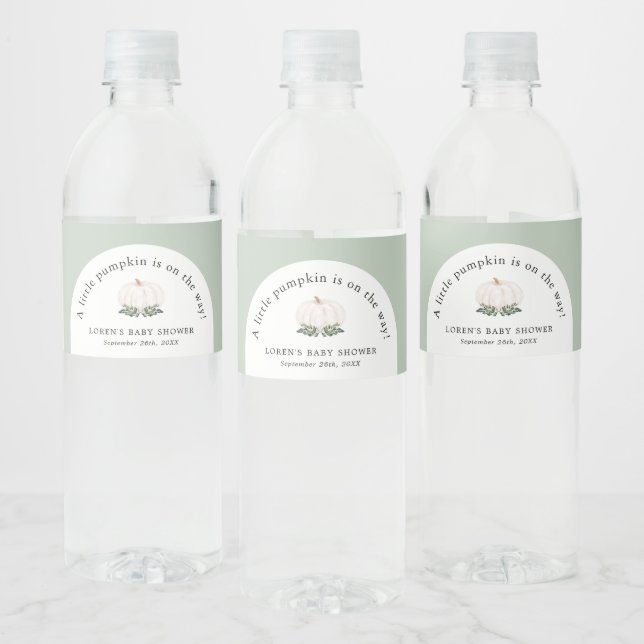 Lilla Pumpkin är på vägen till babyduschen Vattenflaskor Etikett (Flaskor)