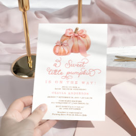 Lilla Pumpkin på sättet på babyduschen Inbjudningar