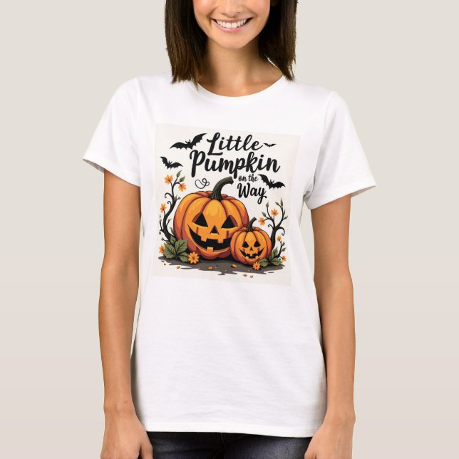 Lilla Pumpkin på Way Halloween-Graviden T Shirt (Framsida)
