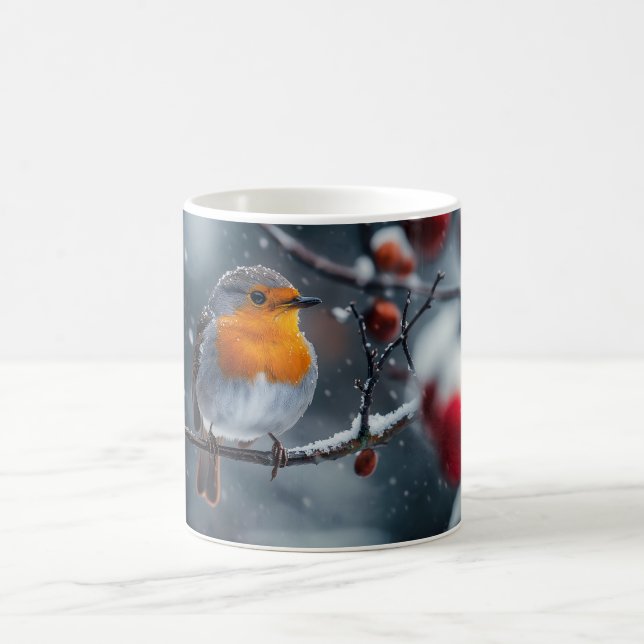 Lilla rånfågel sitta på gren på vintern kaffemugg (Center)