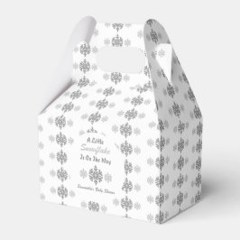 Lilla snöflummel på vägen presentaskar
