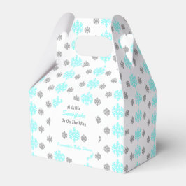 Lilla snöflummel på vägen presentaskar
