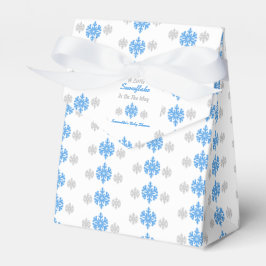 Lilla snöflummel på vägen presentaskar