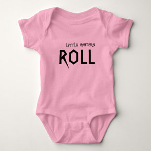 Lilla systrar vet hur man rullar! t shirt