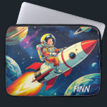 Lille pojke på en Rocket Frakt som flyger genom ry Laptop Fodral<br><div class="desc">Sci fi personlig Tablet fodral med en liten astronaut som flyger genom rymden på en raketfrakt som görs på ett tecknad bok stil retro pop art.</div>